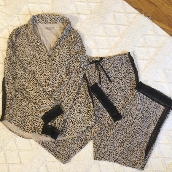 💗HP!💗 Victoria’s Secret Pajama Set - Picture 9 of 15